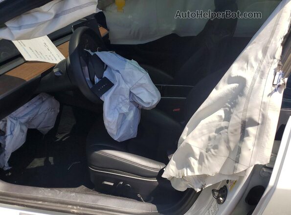5YJ3E1EB2LF667396 2020 TESLA MODEL White Vista interior delantera