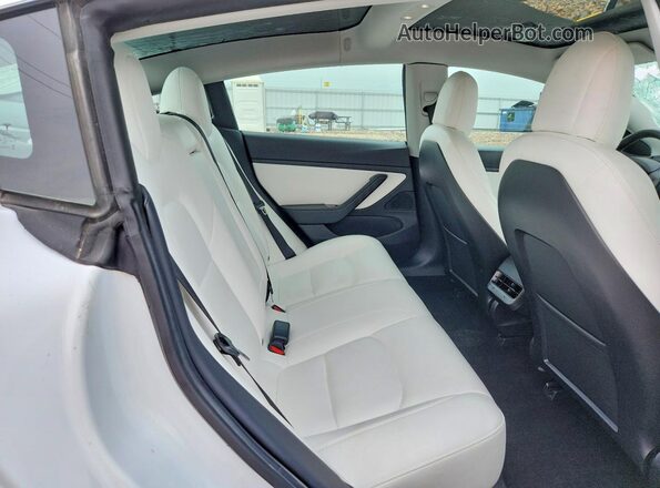 5YJ3E1EB2LF787800 2020 TESLA MODEL White Vista de los asientos traseros