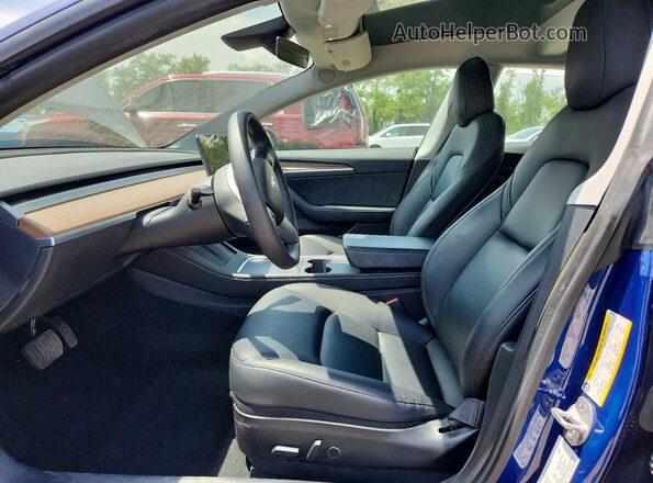 5YJ3E1EB2MF049593 2021 TESLA MODEL Blue Front interior view