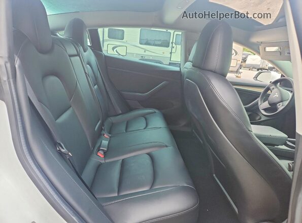 5YJ3E1EB2MF055930 2021 TESLA MODEL White Вид задньої частини салону
