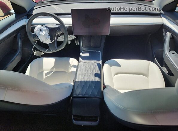 5YJ3E1EB2NF179794 2022 TESLA MODEL Красный Вид панели приборов