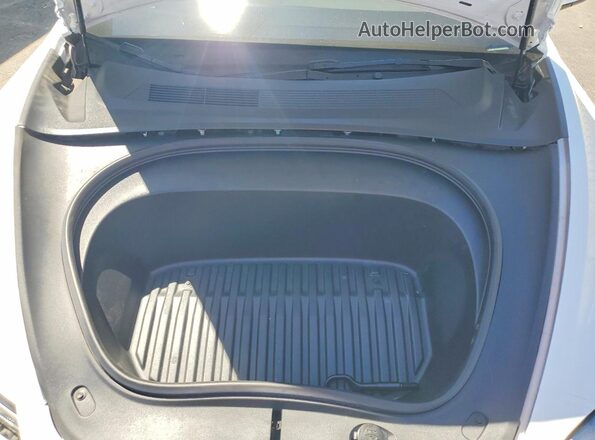 5YJ3E1EB2SF933773 2025 TESLA MODEL Белый Вид задней части салона