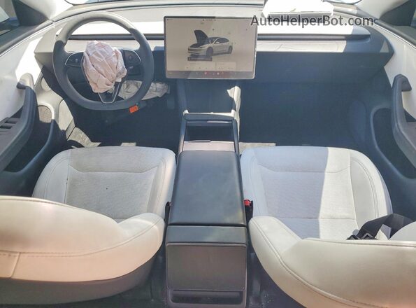 5YJ3E1EB2SF933773 2025 TESLA MODEL Белый Вид панели приборов