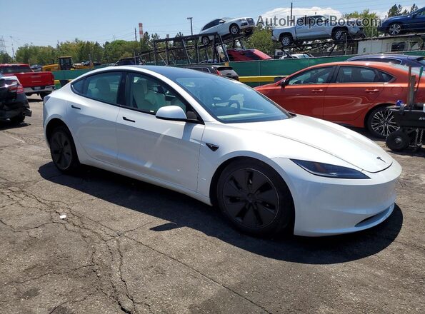 5YJ3E1EB2SF953098 2025 TESLA MODEL Белый Передняя правая четверть