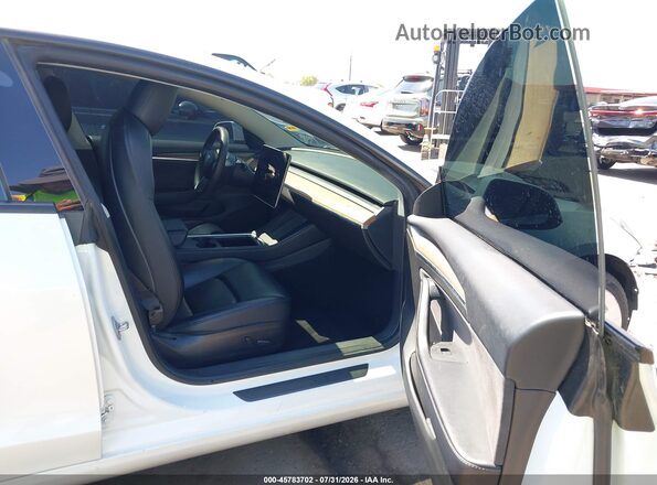 5YJ3E1EB3NF111875 2022 TESLA MODEL 3 Белый Вид салона спереди