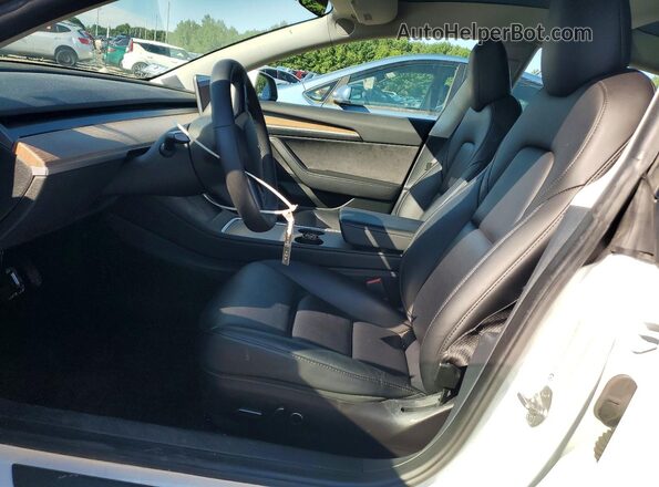 5YJ3E1EB3PF390022 2023 TESLA MODEL White Front interior view