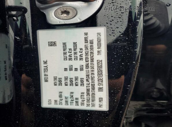 5YJ3E1EB3SF882252 2025 TESLA MODEL Black ძრავის განყოფილების ხედი