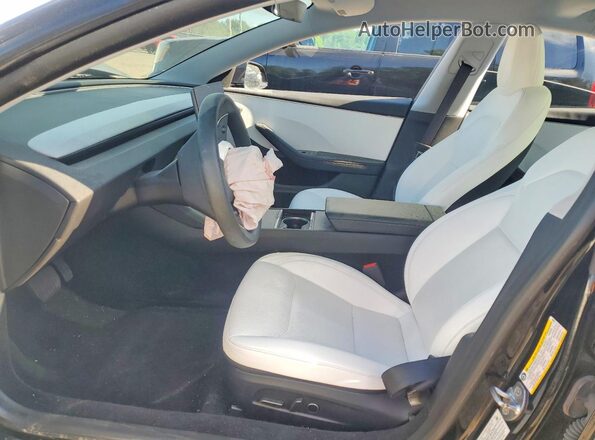 5YJ3E1EB3SF900782 2025 TESLA MODEL Black Вид салону спереду