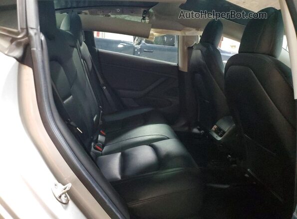 5YJ3E1EB4JF091114 2018 TESLA MODEL Silver უკანა სავარძლების ხედი