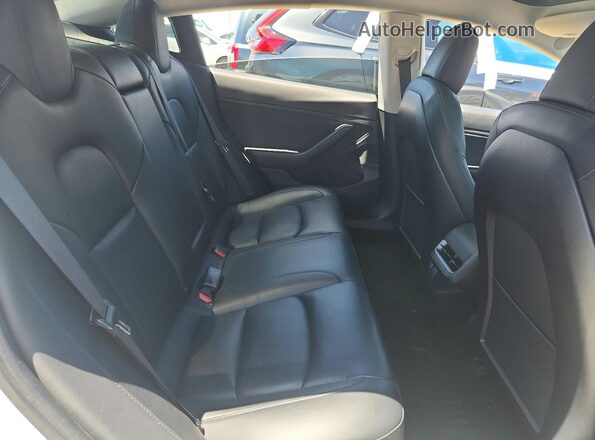 5YJ3E1EB4MF902253 2021 TESLA MODEL White Widok tylnych siedzeń