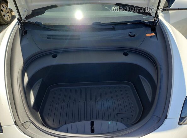 5YJ3E1EB4MF902253 2021 TESLA MODEL White Widok wnętrza z tyłu