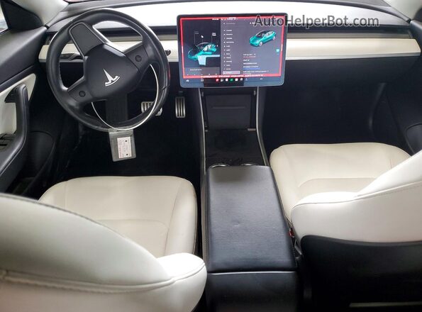 5YJ3E1EB5JF074760 2018 TESLA MODEL Red Вид панелі приладів