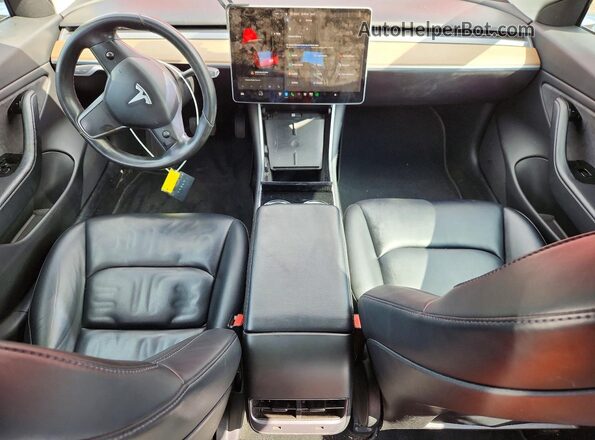 5YJ3E1EB5JF146136 2018 TESLA MODEL Красный Вид панели приборов