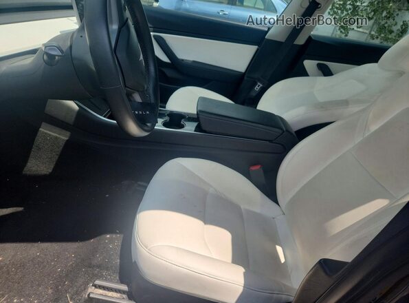 5YJ3E1EB5LF791467 2020 TESLA MODEL Gray Front interior view