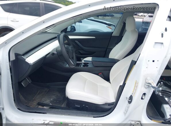 5YJ3E1EB5NF153092 2022 TESLA MODEL 3 White Вид салону спереду