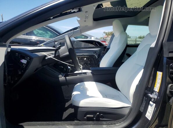 5YJ3E1EB5TF159732 2026 TESLA MODEL Charcoal Vista interior delantera