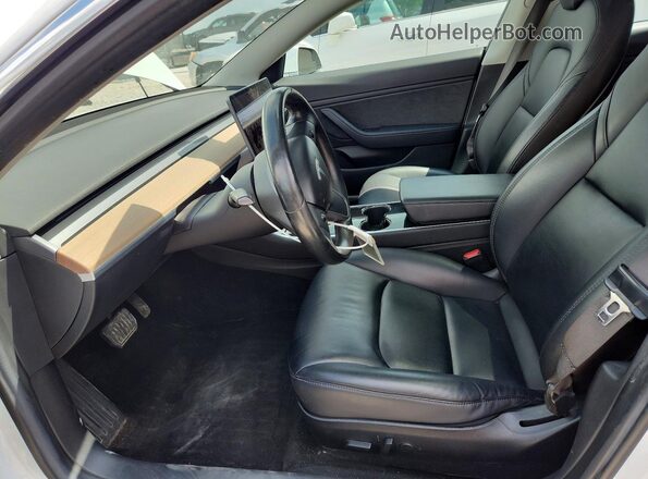5YJ3E1EB6JF067171 2018 TESLA MODEL White Front interior view