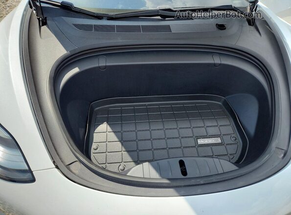 5YJ3E1EB6JF067171 2018 TESLA MODEL White Rear interior view