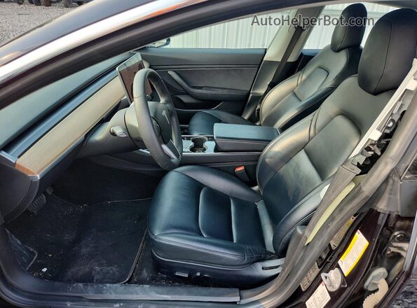 5YJ3E1EB6JF071804 2018 TESLA MODEL Black Front interior view