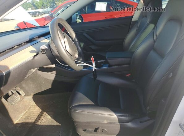 5YJ3E1EB6KF199574 2019 TESLA MODEL White Vista interior delantera