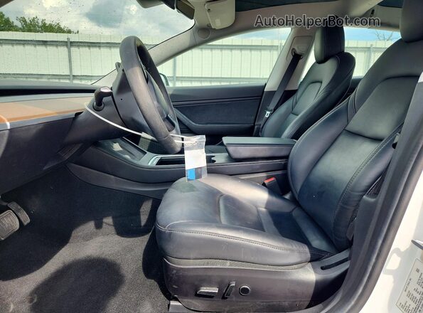 5YJ3E1EB6MF849359 2021 TESLA MODEL White Вид салону спереду