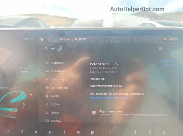 5YJ3E1EB7KF192648 2019 TESLA MODEL Red ხელსაწყოთა პანელის ხედი