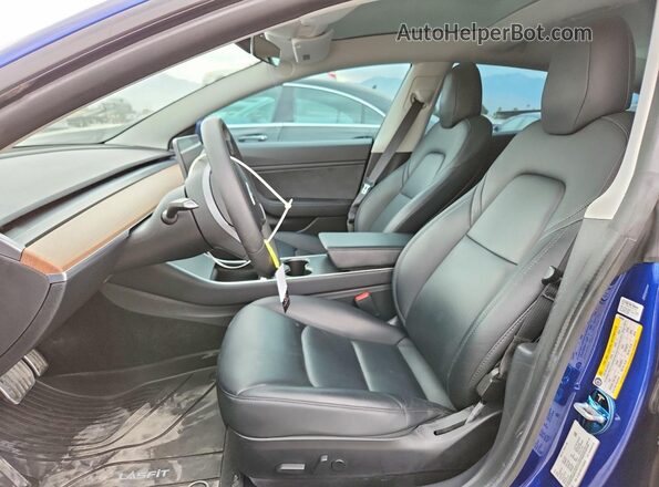 5YJ3E1EB7LF664848 2020 TESLA MODEL Blue Front interior view