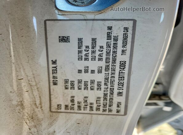 5YJ3E1EB7TF143063 2026 TESLA MODEL White Vista de la etiqueta del VIN