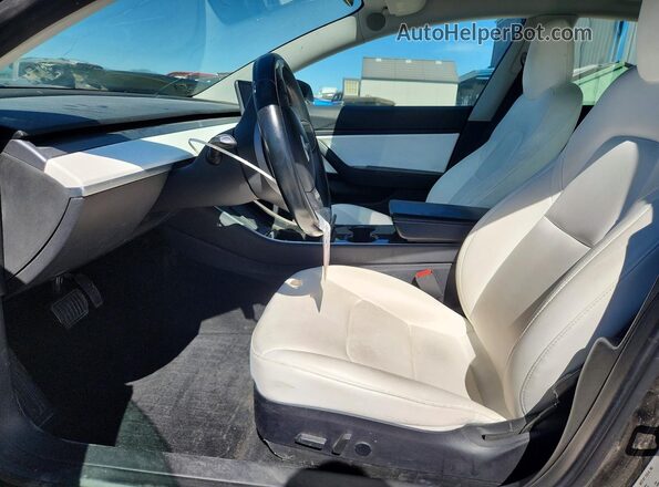 5YJ3E1EB8JF085428 2018 TESLA MODEL Black Front interior view