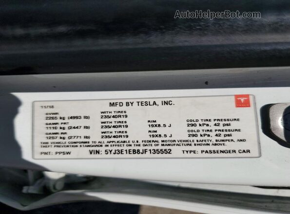 5YJ3E1EB8JF135552 2018 TESLA MODEL White ძრავის განყოფილების ხედი