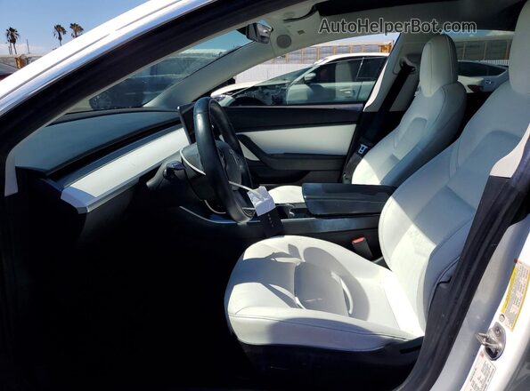 5YJ3E1EB8JF135552 2018 TESLA MODEL White წინა სალონის ხედი