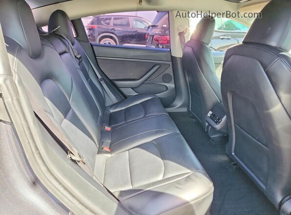 5YJ3E1EB8PF637387 2023 TESLA MODEL Gray Widok tylnych siedzeń