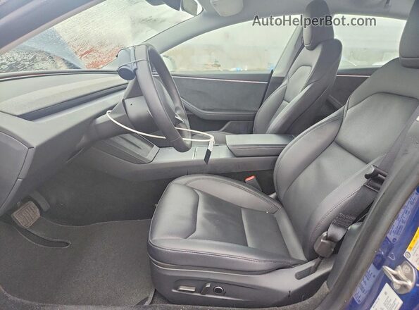 5YJ3E1EB8RF795585 2024 TESLA MODEL Синий Вид салона спереди