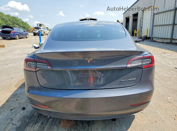 5YJ3E1EB9JF093182 2018 TESLA MODEL Gray Հետևի տեսք