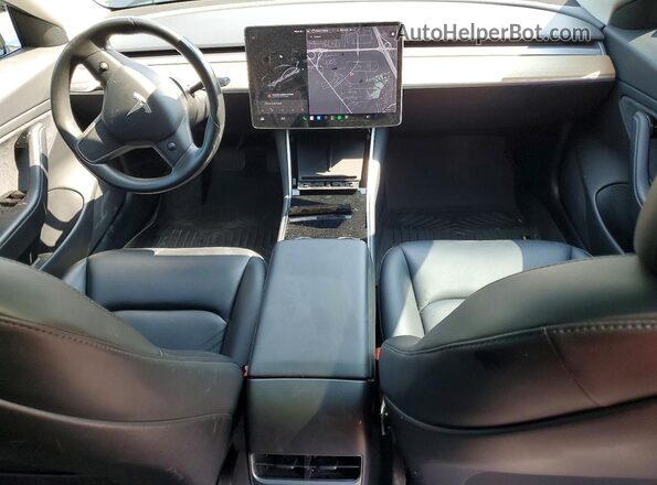 5YJ3E1EB9JF093182 2018 TESLA MODEL Gray Առջևի վահանակի տեսք