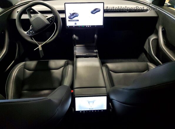 5YJ3E1EB9SF889321 2025 TESLA MODEL Серый Вид панели приборов