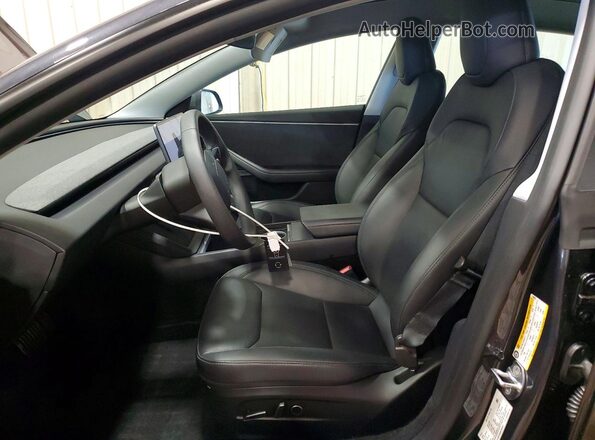 5YJ3E1EB9SF889321 2025 TESLA MODEL Серый Вид салона спереди