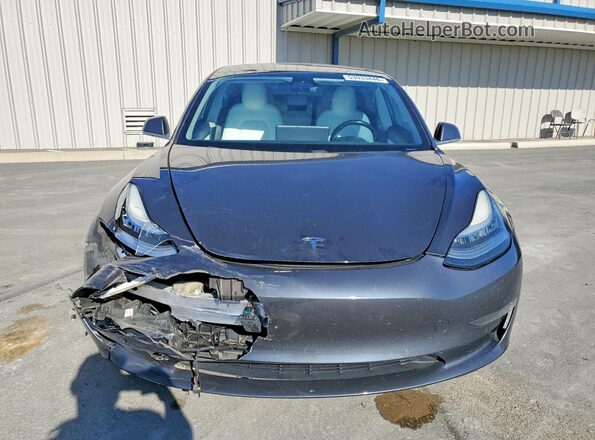 5YJ3E1EBXJF079372 2018 TESLA MODEL Gray Դիմացի տեսք