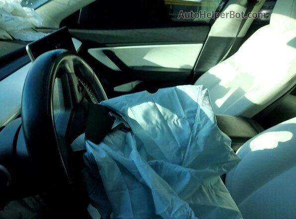 5YJ3E1EBXJF081400 2018 TESLA MODEL Белый Вид салона спереди