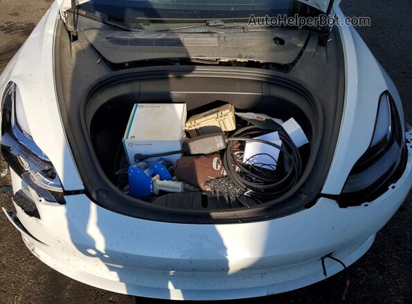 5YJ3E1EBXJF081400 2018 TESLA MODEL Белый Вид задней части салона