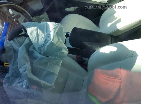 5YJ3E1EBXJF081400 2018 TESLA MODEL Белый Вид панели приборов