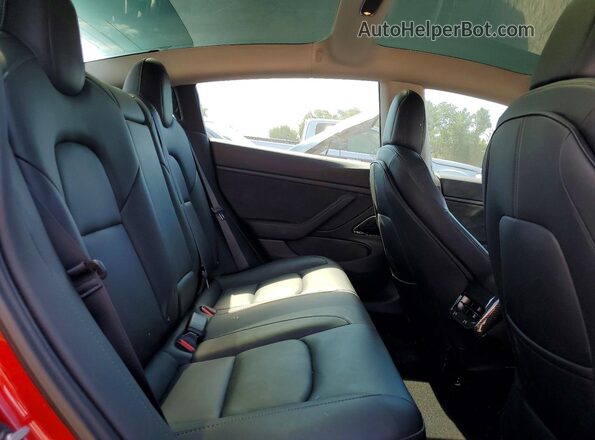 5YJ3E1EBXJF129686 2018 TESLA MODEL Red უკანა სავარძლების ხედი