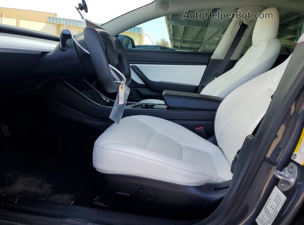 5YJ3E1EBXLF651351 2020 TESLA MODEL Gray Vista interior delantera