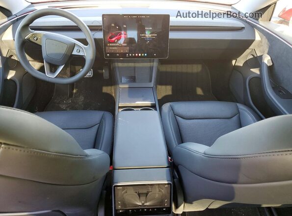 5YJ3E1EBXSF907468 2025 TESLA MODEL Red Widok deski rozdzielczej