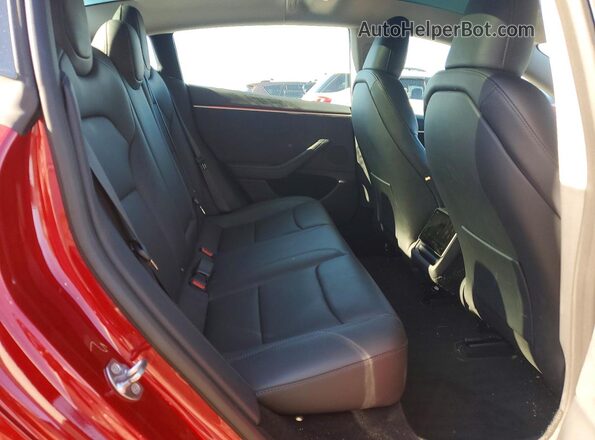 5YJ3E1EBXSF907468 2025 TESLA MODEL Red Widok tylnych siedzeń