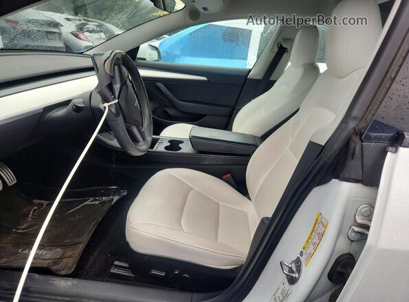 5YJ3E1EC2MF020233 2021 TESLA MODEL White Вид салону спереду