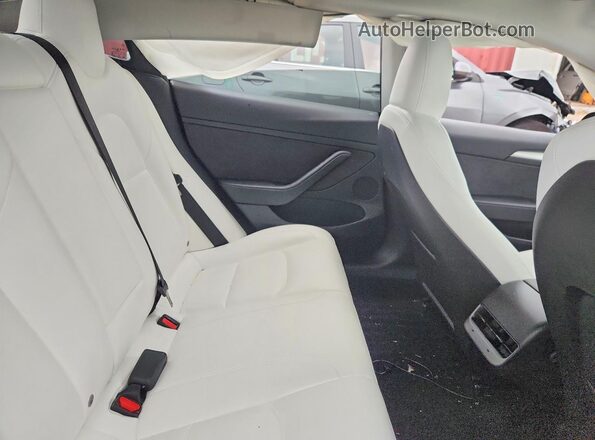 5YJ3E1EC3PF659970 2023 TESLA MODEL Gray Widok tylnych siedzeń