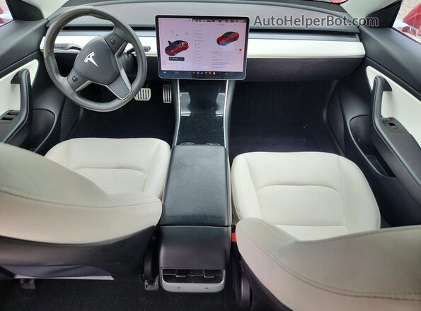 5YJ3E1EC7LF714737 2020 TESLA MODEL Красный Вид панели приборов