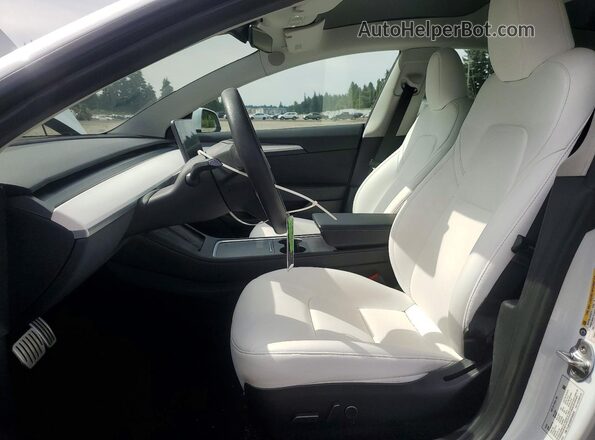 5YJ3E1EC8PF560920 2023 TESLA MODEL White Vista interior delantera
