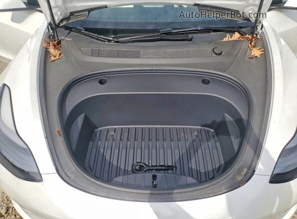 5YJ3E1EC8PF560920 2023 TESLA MODEL White Vista interior trasera